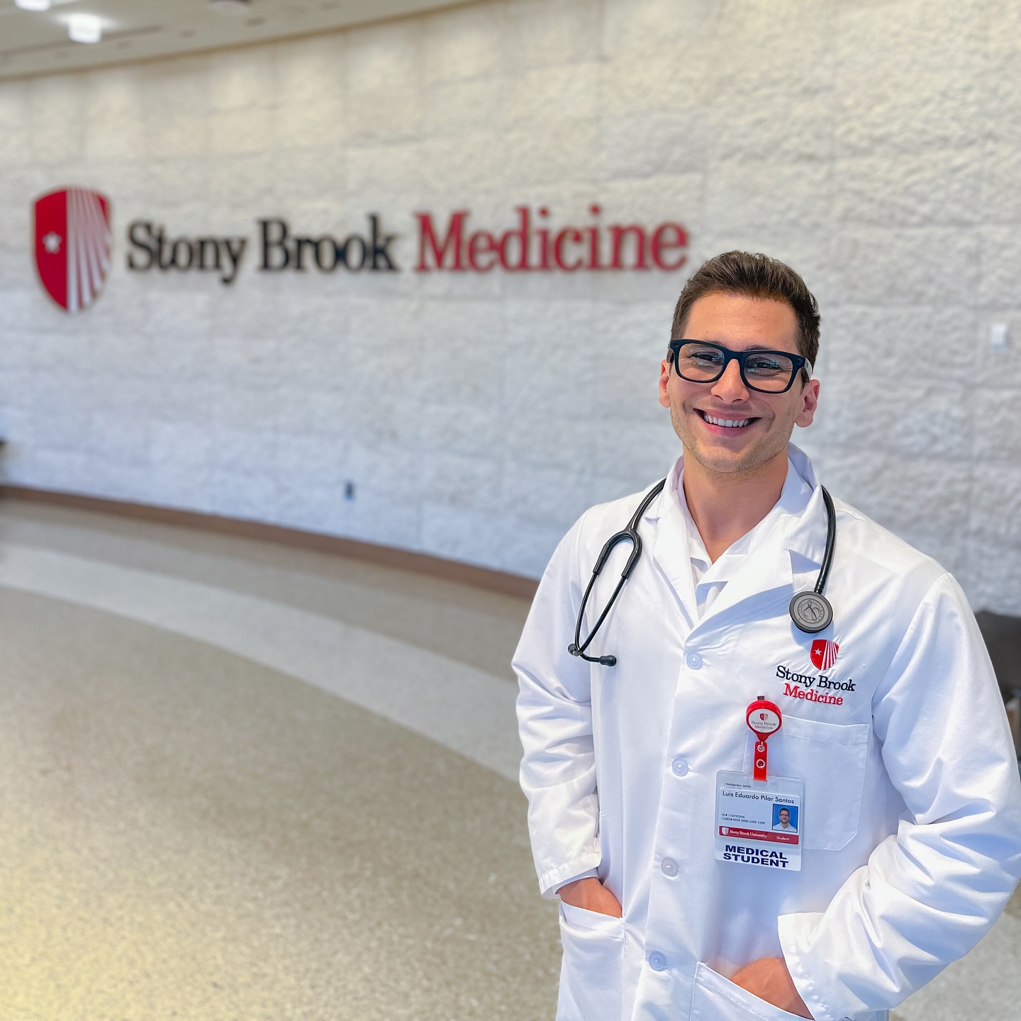 Dr. Guga Pilar durante o período acadêmico na Stony Brook University